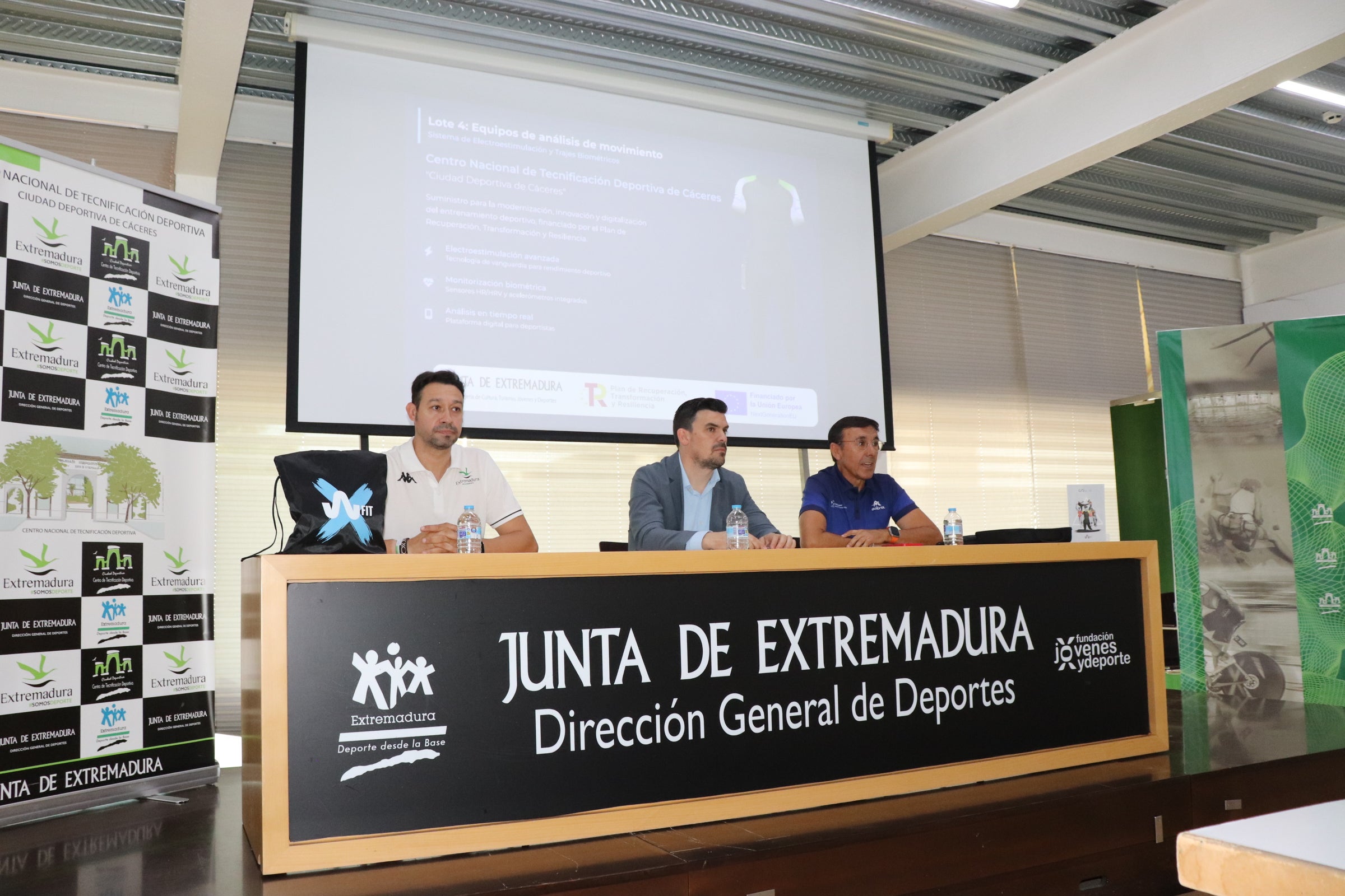 La Junta de Extremadura impulsa la tecnología en el deporte de alto rendimiento con la adquisición de trajes inteligentes La Junta de Extremadura impulsa la tecnología en el deporte de alto rendimiento con la adquisición de trajes inteligentes