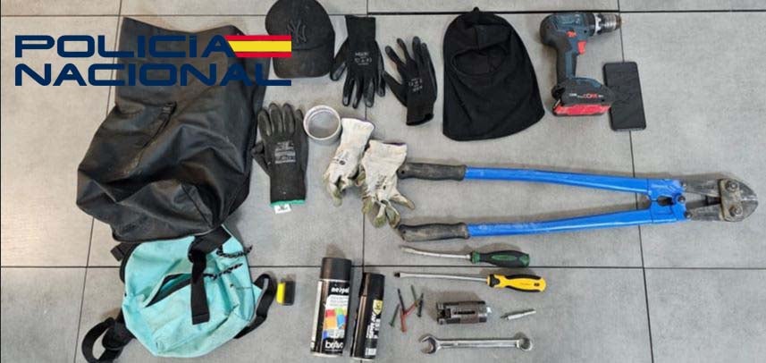 La Policía Nacional detiene “in fraganti” al autor de un robo con fuerza en el poligono industrial de el Prado La Policía Nacional detiene “in fraganti” al autor de un robo con fuerza en el poligono industrial de el Prado