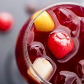 Tony Pérez nos propone tres originales recetas de sangría con ingredientes muy frescos para disfrutar del verano  