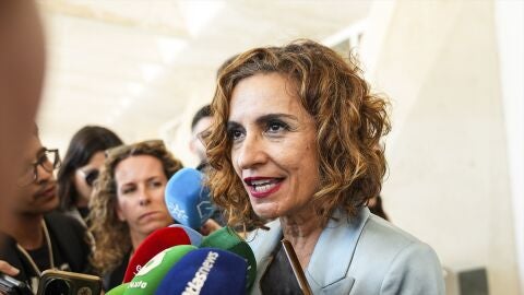 La vicepresidenta primera del Gobierno y ministra de Hacienda, Mar&iacute;a Jes&uacute;s Montero