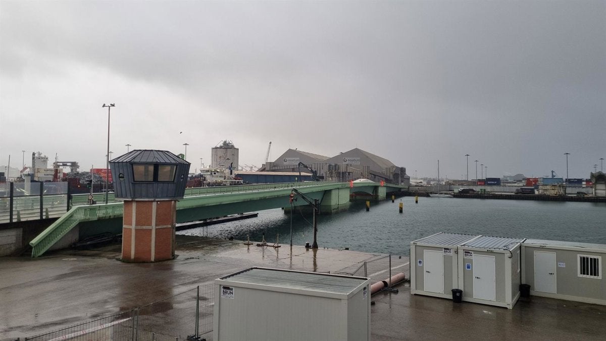 Una de las hojas del Puente de Raos podría estar reparada a finales de agosto o principios de septiembre Una de las hojas del Puente de Raos podría estar reparada a finales de agosto o principios de septiembre