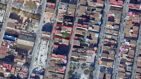 En rojo, solares donde se construirá el albergue sin tevho