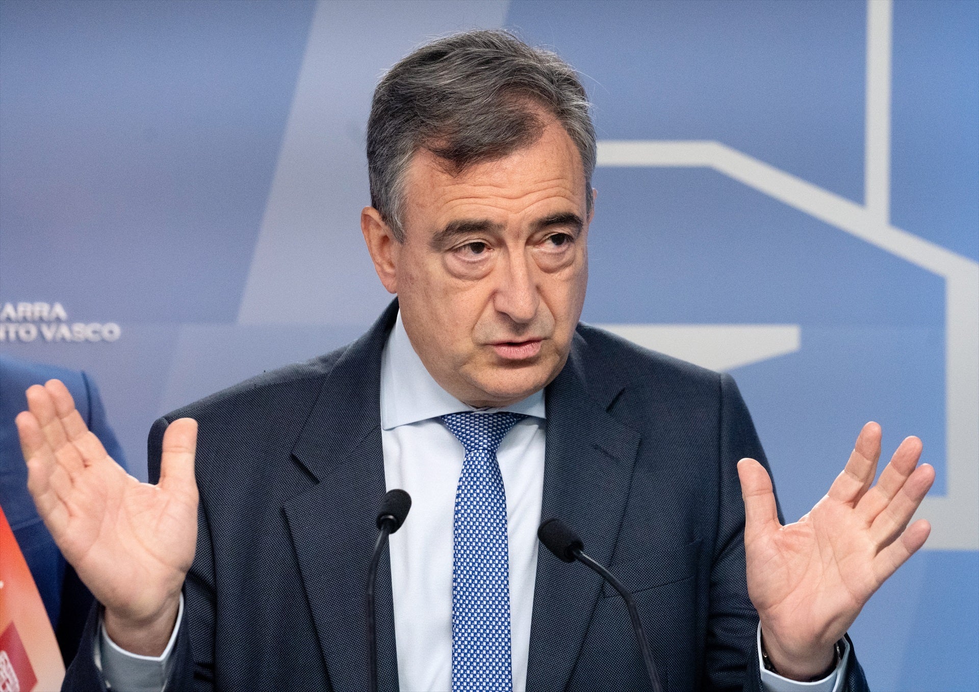 El PNV se defiende ante las acusaciones del PP y asegura que "no responde a presiones ni de unos ni de otros" El PNV se defiende ante las acusaciones del PP y asegura que "no responde a presiones ni de unos ni de otros"