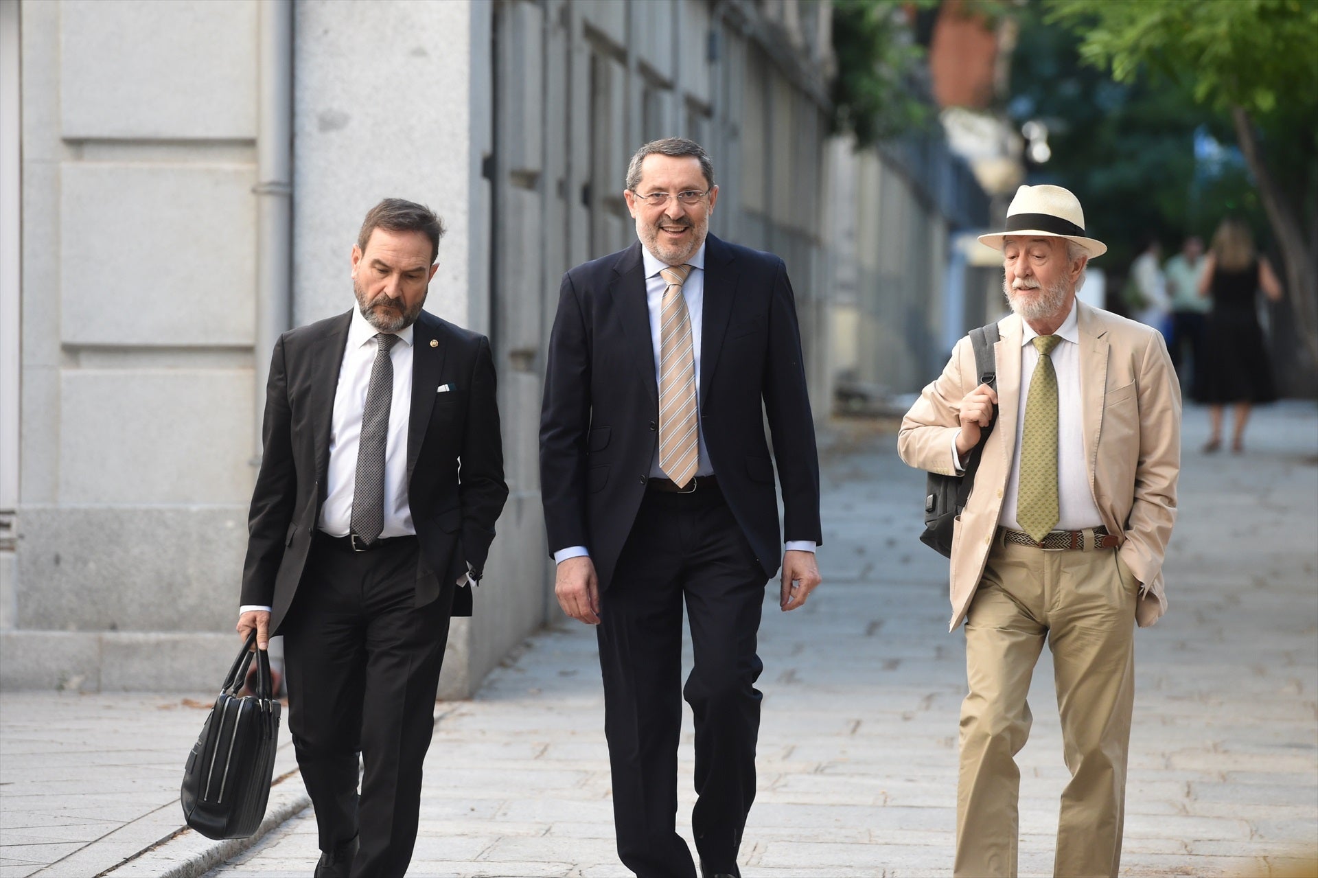 Los empresarios del 'caso Cerdán' niegan mordidas y aseguran que el trato con cargos públicos es lo habitual Los empresarios del 'caso Cerdán' niegan mordidas y aseguran que el trato con cargos públicos es lo habitual