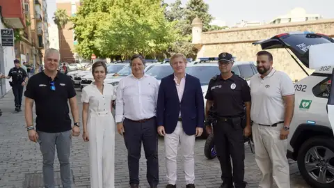 La Policía Local de Badajoz incorpora once vehículos entre coches, motos y furgonetas La Policía Local de Badajoz incorpora once vehículos entre coches, motos y furgonetas