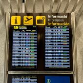 Imagen de las pantallas del Aeropuerto de Son Sant Joan, en Palma. 