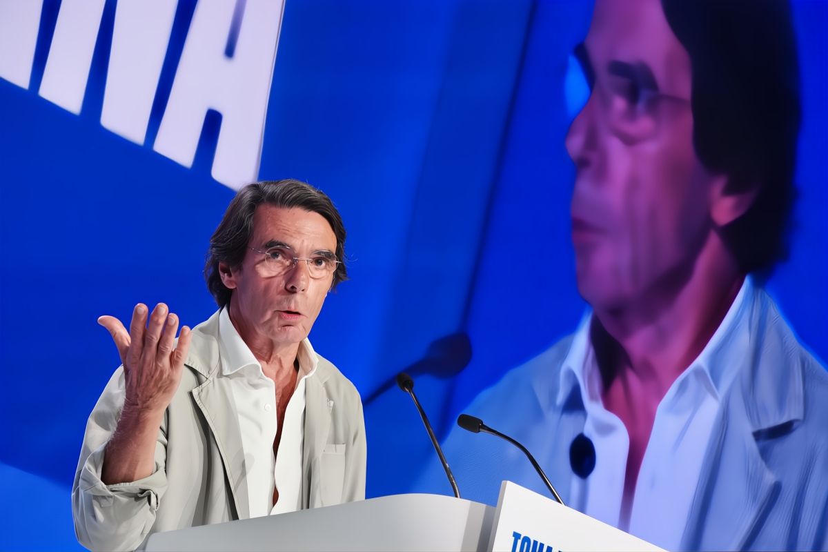 Aznar enciende el congreso del PP y se acuerda de Sánchez: "Si negocias presupuestos en prisión no te extrañe acabar en la cárcel" Aznar enciende el congreso del PP y se acuerda de Sánchez: "Si negocias presupuestos en prisión no te extrañe acabar en la cárcel"
