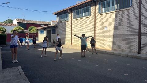 Ni&ntilde;os y ni&ntilde;as disfrutan del primer d&iacute;a de la Escuela de Verano