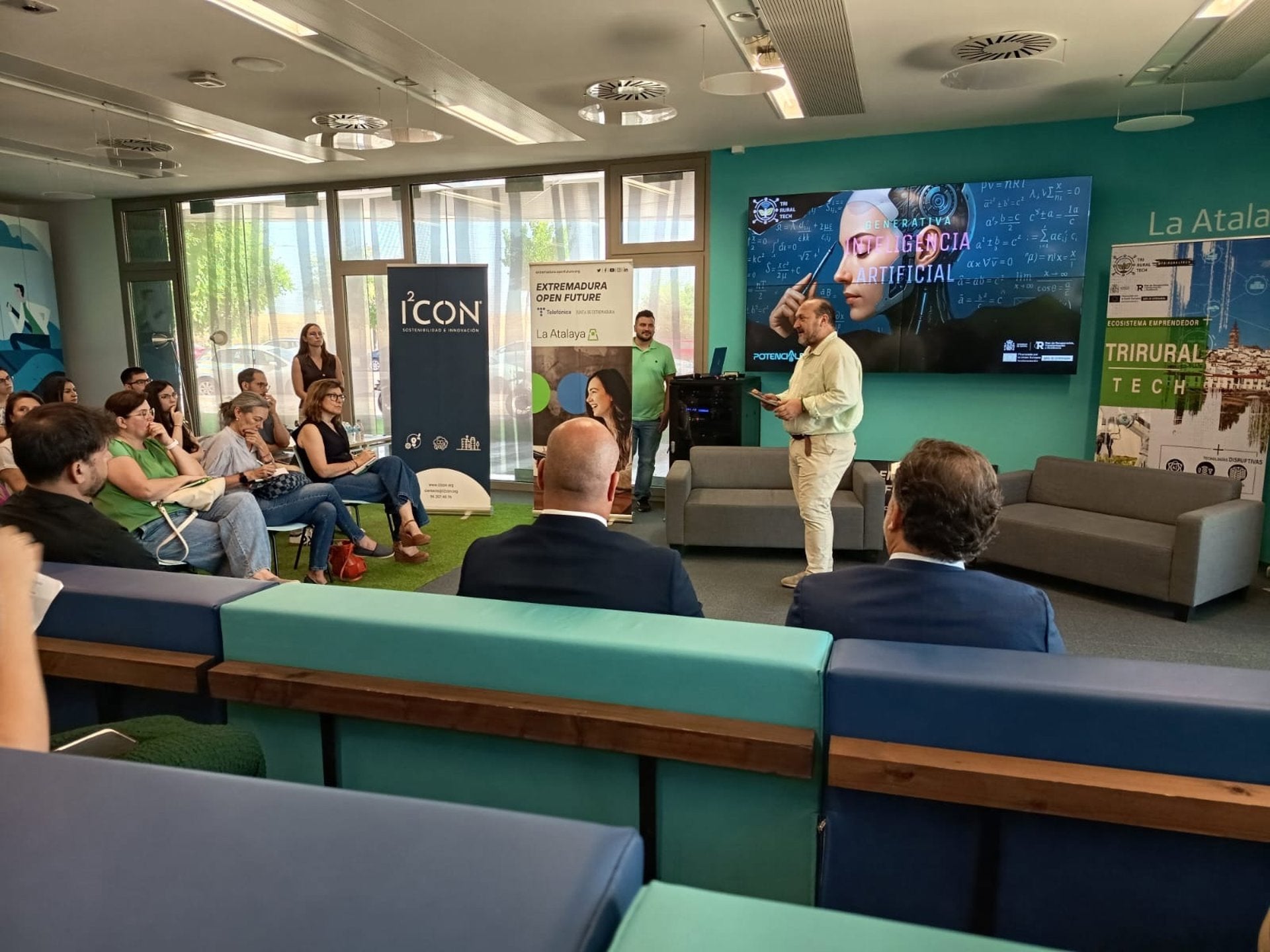 La Junta defiende el papel de la inteligencia artificial para impulsar nuevas empresas sostenibles y con base digital La Junta defiende el papel de la inteligencia artificial para impulsar nuevas empresas sostenibles y con base digital