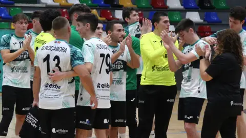 El Atticgo BM Elche seguirá en la categoría tras recibir una invitación de la Federación. El Atticgo BM Elche seguirá en la categoría tras recibir una invitación de la Federación.
