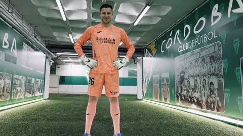 El Eldense consigue la cesión del portero Ramón Vila. El Eldense consigue la cesión del portero Ramón Vila.