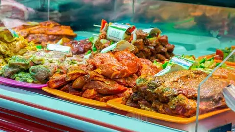 Suministros Cárnicos Ríos nos adentra en un mundo de sabor con la mayor variedad de carnes marinadas, brochetas y elaborados Carnicas Rios