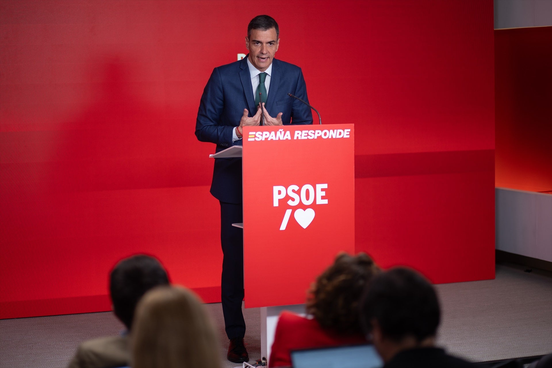 Rubén Amón apunta a Sánchez en la purga del PSOE: "La única forma de purgar esta crisis es hacia arriba, no hacia abajo" Rubén Amón apunta a Sánchez en la purga del PSOE: "La única forma de purgar esta crisis es hacia arriba, no hacia abajo"