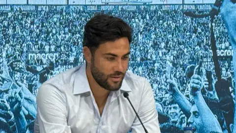 El capitán del Levante UD Vicente Iborra cuelga las botas entre lágrimas El capitán del Levante UD Vicente Iborra cuelga las botas entre lágrimas