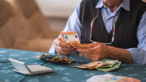 Pensión máxima en España en 2025: cuánto es y qué requisitos debes cumplir para alcanzarla Pensión máxima en España en 2025: cuánto es y qué requisitos debes cumplir para alcanzarla