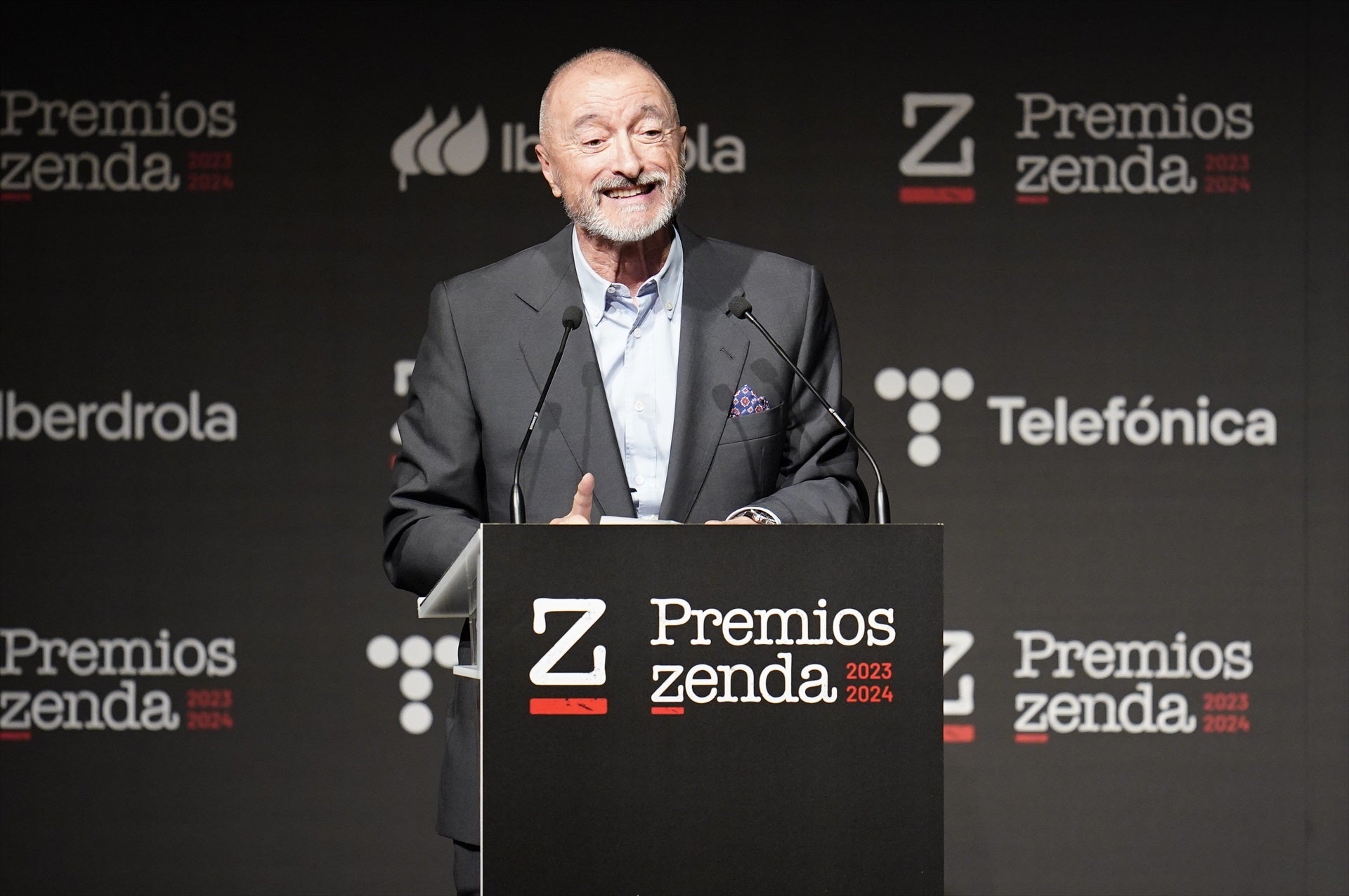 La hiriente comparación de Pérez-Reverte: "Me entran unas enormes ganas de ser italiano" La hiriente comparación de Pérez-Reverte: "Me entran unas enormes ganas de ser italiano"