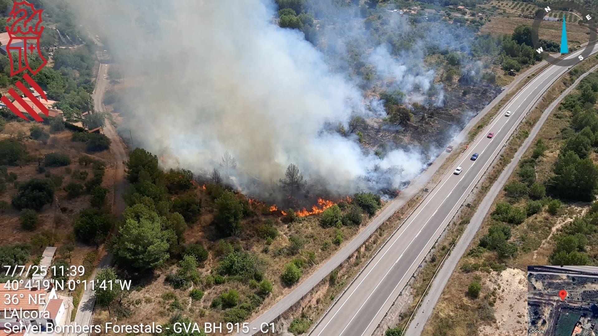 Dos familias evacuadas por precaución tras declararse un incendio en l’Alcora Dos familias evacuadas por precaución tras declararse un incendio en l’Alcora