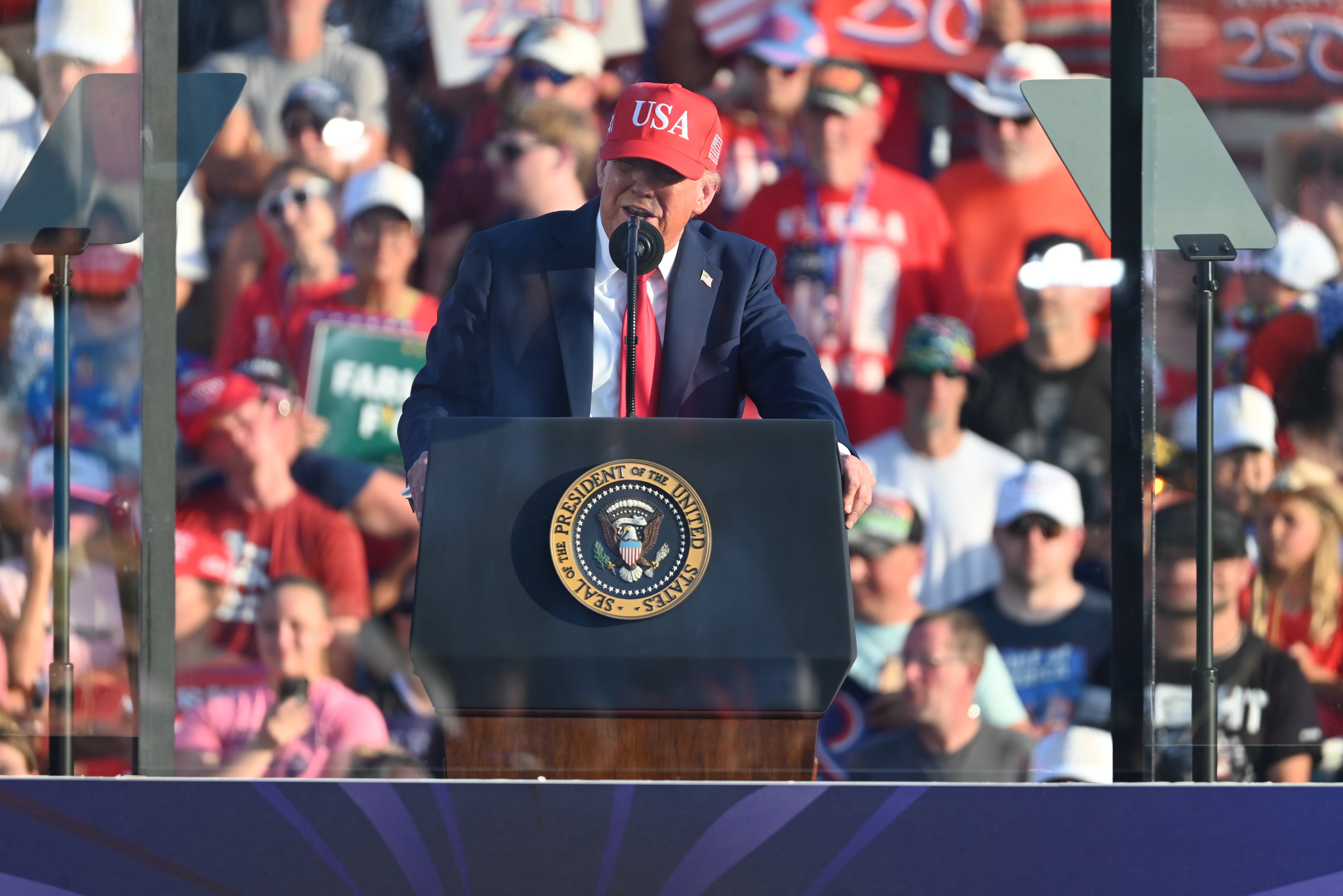 Trump amenaza con imponer un arancel del 10% adicional a los países que "se alineen" con los BRICS Trump amenaza con imponer un arancel del 10% adicional a los países que "se alineen" con los BRICS