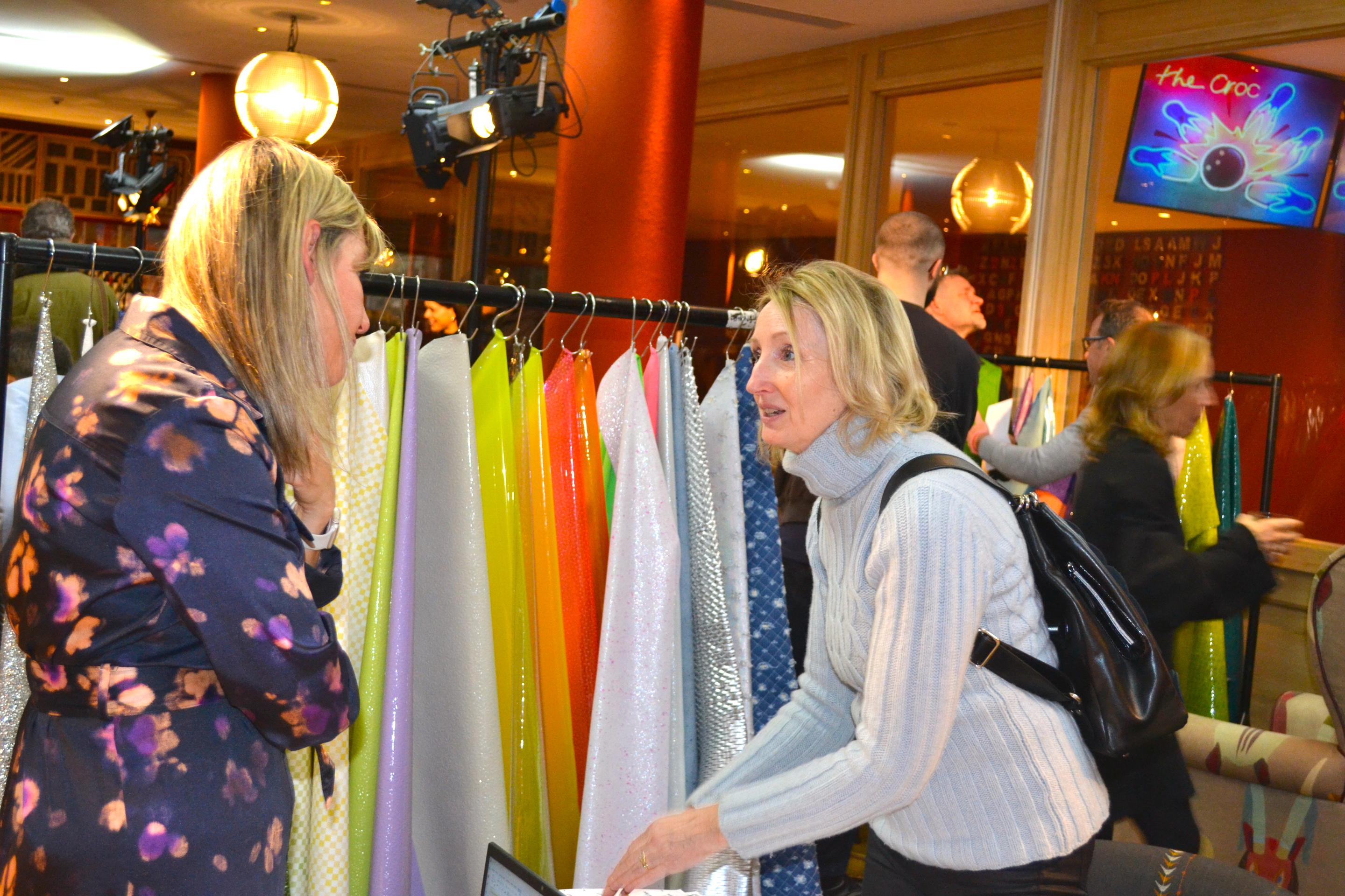 Cinco empresas de Elche, Crevillent, Petrer y Villena participan en la feria Lineapelle London Cinco empresas de Elche, Crevillent, Petrer y Villena participan en la feria Lineapelle London