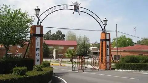 Unos 1.200 alumnos del Cefot de Cáceres juran bandera el sábado 12 de julio tras su instrucción militar Unos 1.200 alumnos del Cefot de Cáceres juran bandera el sábado 12 de julio tras su instrucción militar