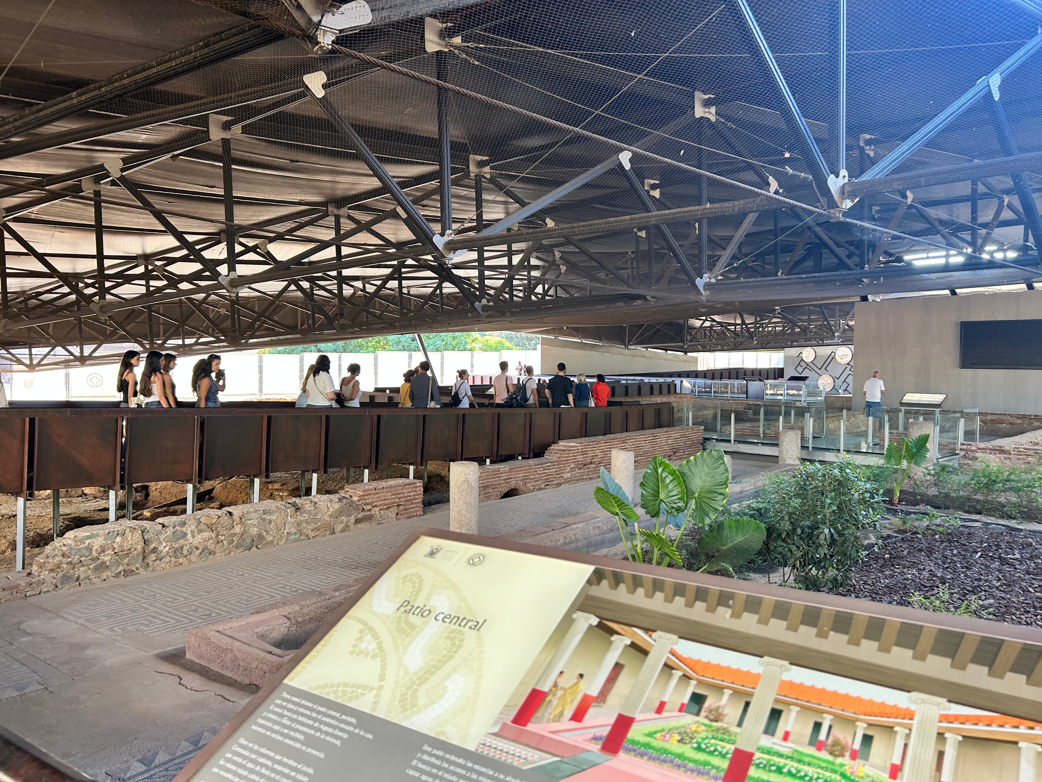 Alumnos de universidades españolas e hispanoamericanas trabajan la Arqueología y Conservación en yacimientos de Mérida Alumnos de universidades españolas e hispanoamericanas trabajan la Arqueología y Conservación en yacimientos de Mérida