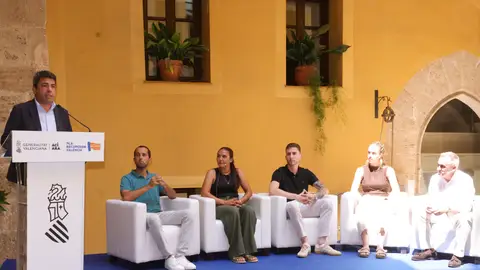 El president de la Generalitat, Carlos Mazón, asiste a la presentación de las ayudas para jóvenes agricultores y nuevas incorporaciones a la actividad agraria en la Comunitat. El president de la Generalitat, Carlos Mazón, asiste a la presentación de las ayudas para jóvenes agricultores y nuevas incorporaciones a la actividad agraria en la Comunitat.