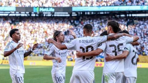 Jugadores del Real Madrid celebran un gol en el Mundial de Clubes. Jugadores del Real Madrid celebran un gol en el Mundial de Clubes.