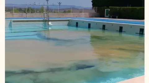 Piscina Municipal de Chiva, con los efectos todavía visibles de la DANA de València Piscina Municipal de Chiva, con los efectos todavía visibles de la DANA de València
