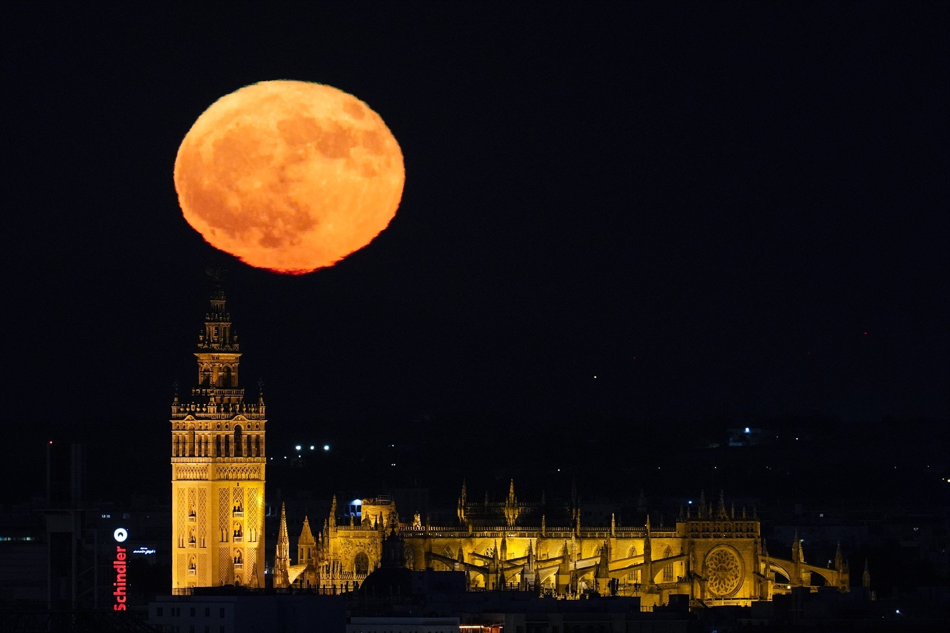 Cuándo y cómo ver la Luna del Ciervo de este 10 de julio: "Es un espectáculo muy llamativo" Cuándo y cómo ver la Luna del Ciervo de este 10 de julio: "Es un espectáculo muy llamativo"