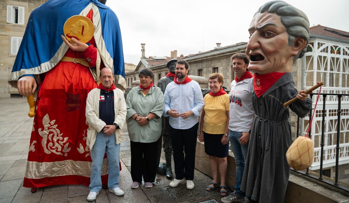 Vitoria ya conoce a quienes lanzarán el txupinazo en La Blanca 2025 Vitoria ya conoce a quienes lanzarán el txupinazo en La Blanca 2025