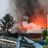 Incendio declarado en una empresa de baterías de litio y pilas situado en el Polígono Industrial Ródano de Azuqueca de Henares