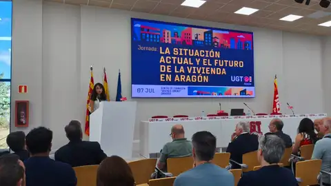 UGT Aragón rechaza liberalizar las viviendas públicas UGT Aragón ha organizado una jornada sobre vivienda en Zaragoza