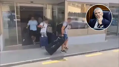 Diez policías desplazados en Mallorca, expulsados del hotel tras no recibir las dietas del Ministerio del Interior y negarse a pagar 'de su bolsillo' Diez policías desplazados en Mallorca, expulsados del hotel tras no recibir las dietas del Ministerio del Interior y negarse a pagar 'de su bolsillo'