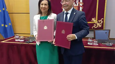 Ceuta y Defensa sellan un acuerdo histórico para impulsar vivienda y servicios públicos Ceuta y Defensa sellan un acuerdo histórico para impulsar vivienda y servicios públicos