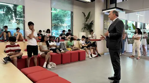 El Campamento Digital enseña a niños y adolescentes de Madrid a detectar fake news y prevenir sobre tecnoadicciones El Campamento Digital enseña a niños y adolescentes de Madrid a detectar fake news y prevenir sobre tecnoadicciones