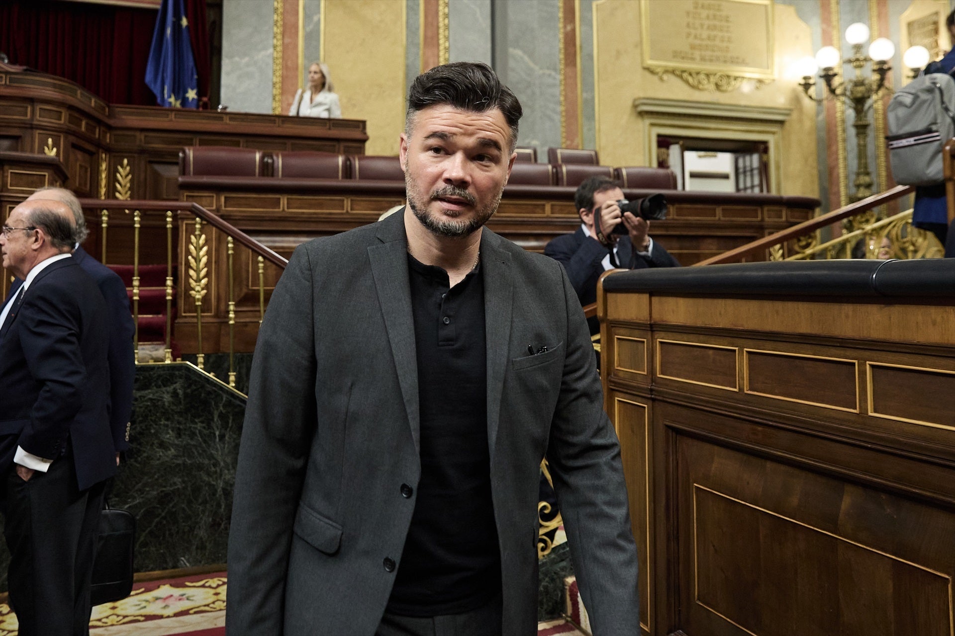 La promesa de Rufián a Vito Quiles: "Si hace esto, voto 'no' a expulsar propagandistas de la ultraderecha del Congreso" La promesa de Rufián a Vito Quiles: "Si hace esto, voto 'no' a expulsar propagandistas de la ultraderecha del Congreso"