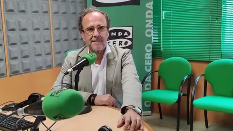 Suso Suárez - director de la clínica Nanodent en Lalín Suso Suárez, director de la clínica Nanodent en Lalín, aborda temas relacionados con la salud bucodental