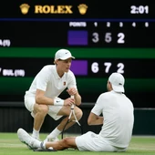 Sinner avanza tras una cruel lesión de Dimitrov Sinner avanza tras una cruel lesión de Dimitrov