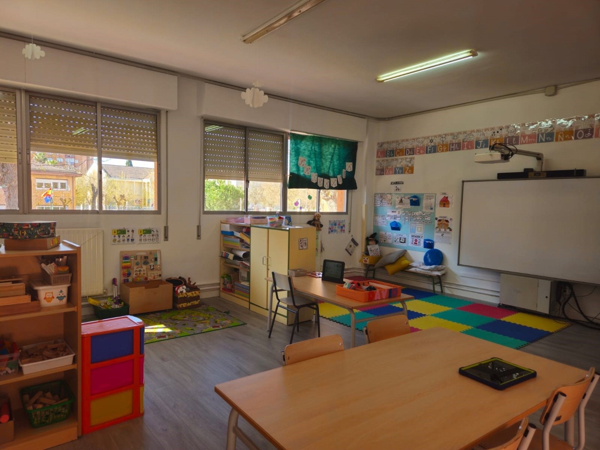 Un total de 74 ayuntamientos recibirán 9,4 millones para mejorar la eficiencia energética en infraestructuras educativas Un total de 74 ayuntamientos recibirán 9,4 millones para mejorar la eficiencia energética en infraestructuras educativas