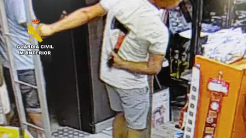 Una docena de detenidos tras distintos enfrentamientos entre familias de origen marroquí y rumano. Una docena de detenidos tras distintos enfrentamientos entre familias de origen marroquí y rumano.