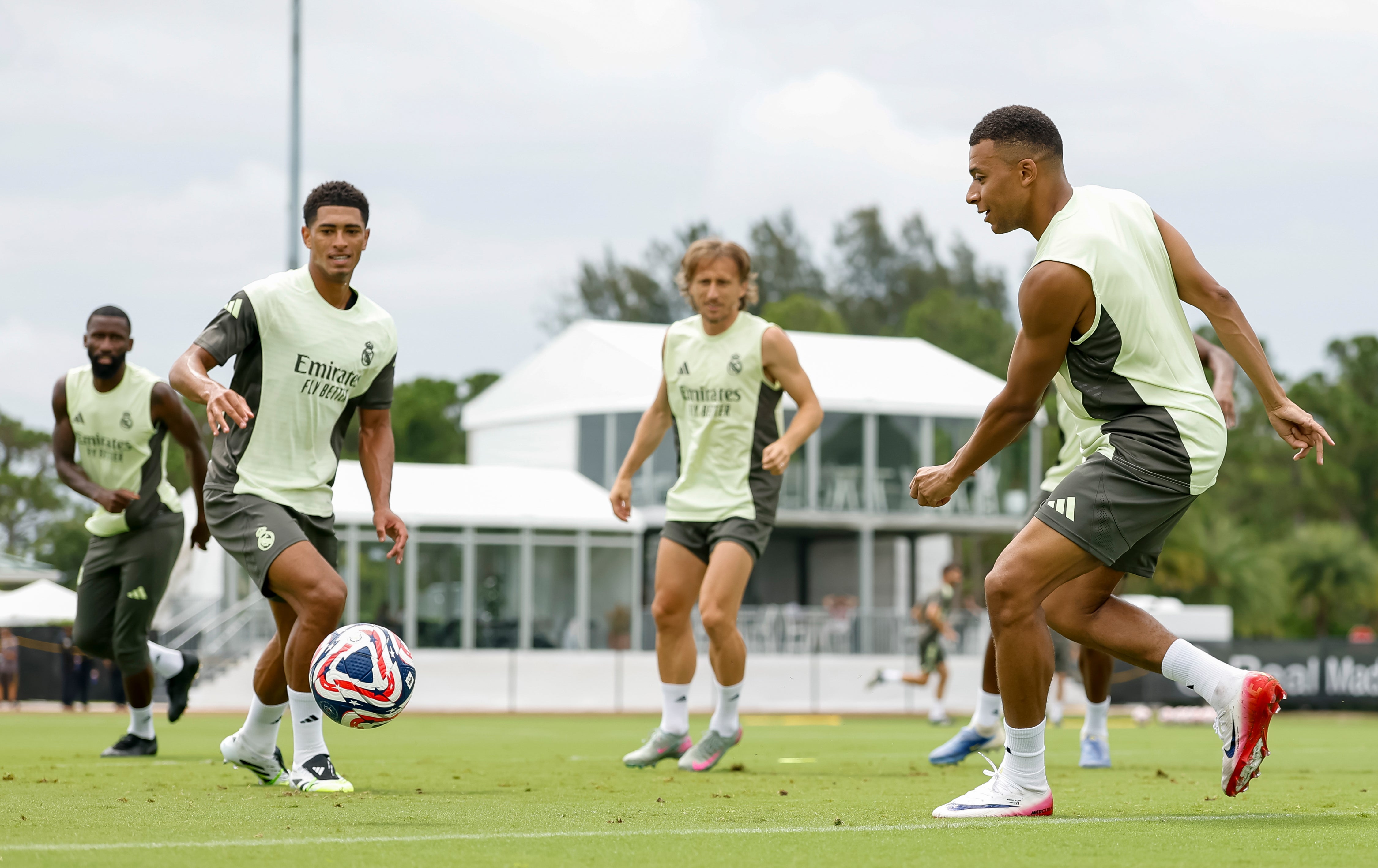 El Real Madrid prepara su semifinal ante el PSG El Real Madrid prepara su semifinal ante el PSG