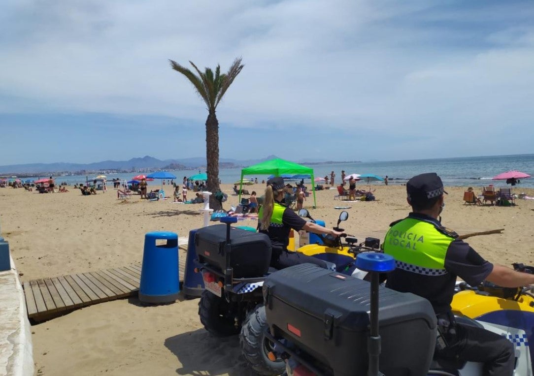 Alicante activa una campaña para reforzar la seguridad en las playas con 38 policías locales Alicante activa una campaña para reforzar la seguridad en las playas con 38 policías locales