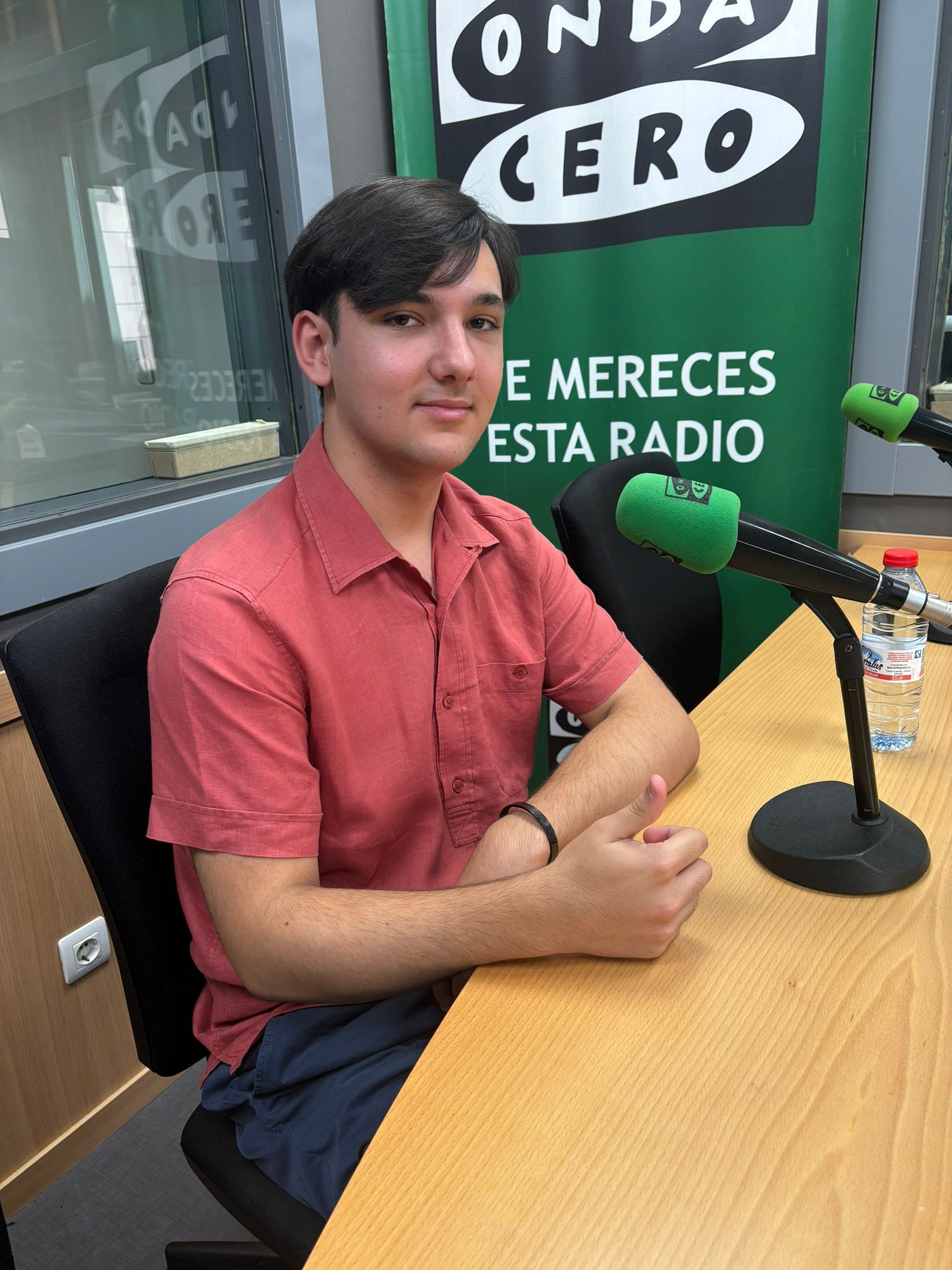 Eugenio Martínez, premio extraordinario de bachillerato : "Después de mucho esfuerzo y algún fallo en el camino, la nota fue un 13,8" Eugenio Martínez, premio extraordinario de bachillerato : "Después de mucho esfuerzo y algún fallo en el camino, la nota fue un 13,8"
