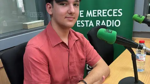 Eugenio Martínez, premio extraordinario de bachillerato : "Después de mucho esfuerzo y algún fallo en el camino, la nota fue un 13,8" Entrevista