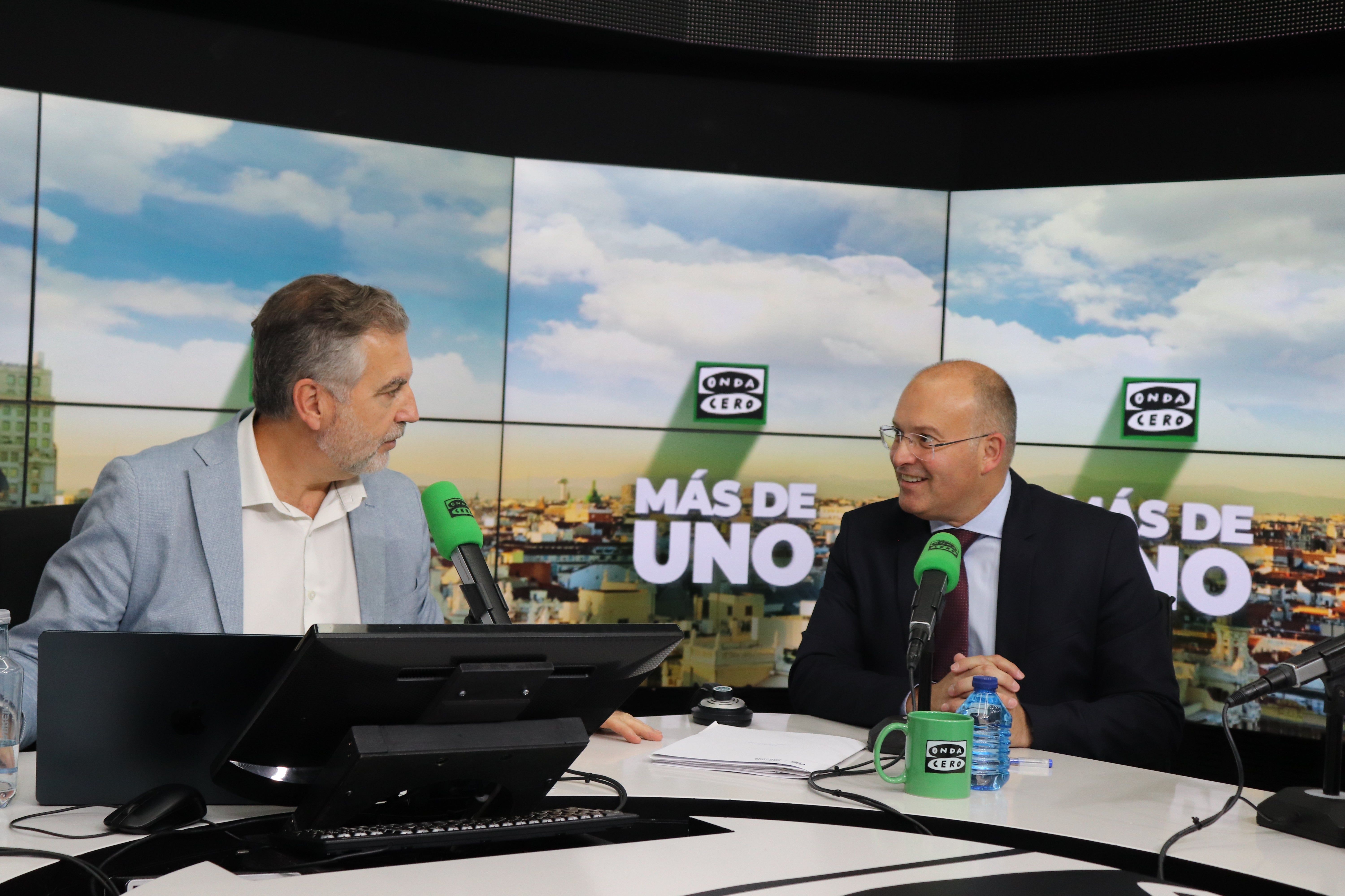 El PP se desmarca de Vox sobre las deportaciones de inmigrantes e insiste en que "hay que aplicar la ley de extranjería" El PP se desmarca de Vox sobre las deportaciones de inmigrantes e insiste en que "hay que aplicar la ley de extranjería"