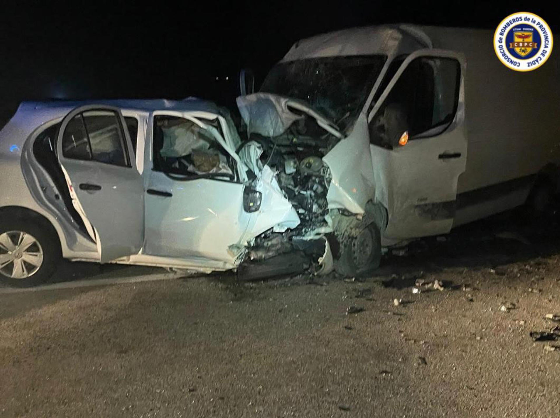 Tres muertos en un choque frontal entre dos vehículos en Arcos de la Frontera Tres muertos en un choque frontal entre dos vehículos en Arcos de la Frontera
