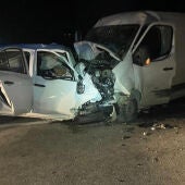 Accidente de tráfico registrado al chocar frontalmente dos vehículos en la carretera A-384, en Arcos de la Frontera (Cádiz).