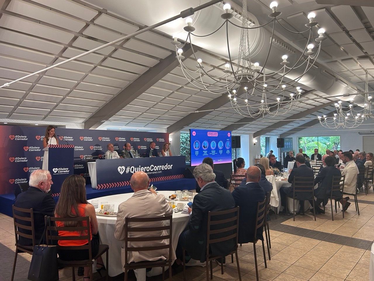 Los empresarios de la Comunitat Valenciana lamentan el retraso del proyecto del túnel de Renfe de Elche para el Corredor Mediterráneo Los empresarios de la Comunitat Valenciana lamentan el retraso del proyecto del túnel de Renfe de Elche para el Corredor Mediterráneo