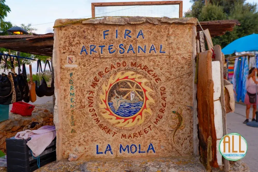 Xavi Mayans: “La fira de la Mola es un oásis que preserva la pureza artesanal y reivindica un modelo que se opone a la venta por internet” Xavi Mayans: “La fira de la Mola es un oásis que preserva la pureza artesanal y reivindica un modelo que se opone a la venta por internet”