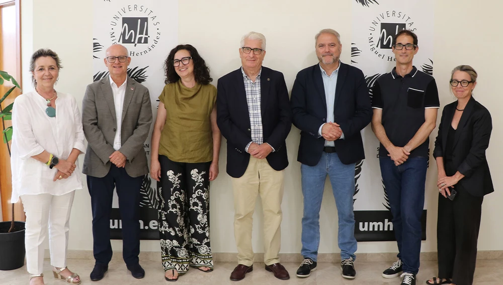 La UMH de Elche y CRC renuevan su patrocinio para el desarrollo de nuevos antitumorales para el tratamiento del cáncer de colon. La UMH de Elche y CRC renuevan su patrocinio para el desarrollo de nuevos antitumorales para el tratamiento del cáncer de colon.